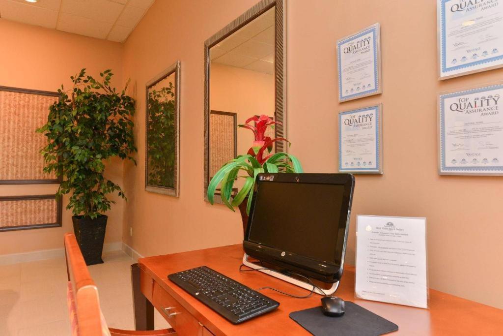 Americas Best Value Inn & Suites Victoria Ngoại thất bức ảnh