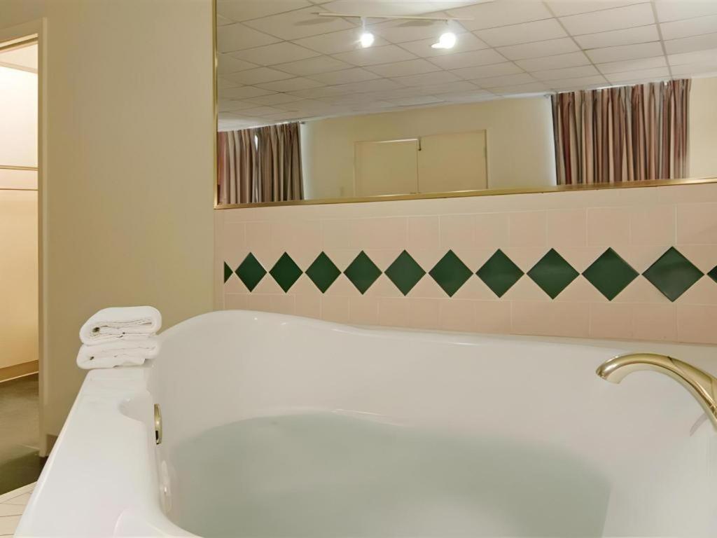 Americas Best Value Inn & Suites Victoria Ngoại thất bức ảnh