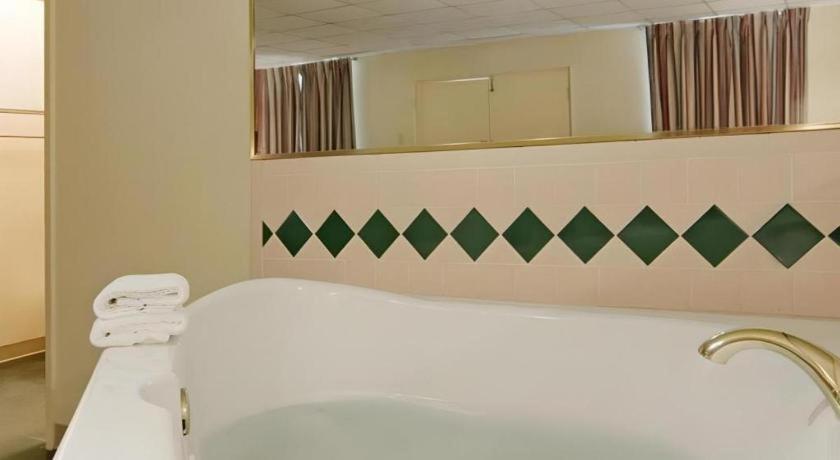 Americas Best Value Inn & Suites Victoria Ngoại thất bức ảnh